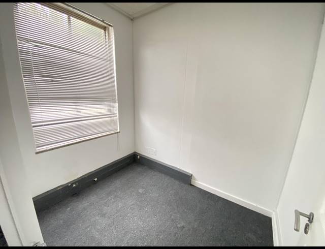 27M² OFFICE TO LET IN RONDEBOSCH